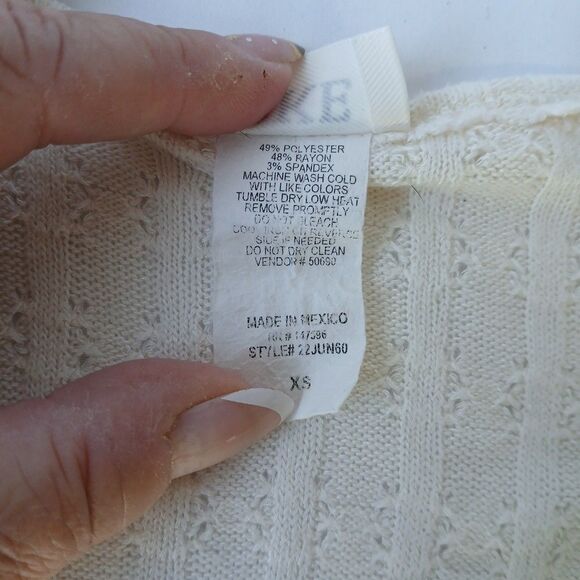 BKE Buckle Boho Knit Top Women's XS Ivory Ribbed V-Neck Short Sleeve Stretch - Picture 3 of 7